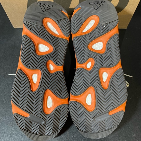 Yeezy 700 Bright Blue - Picture 5 of 11